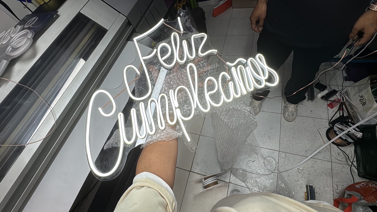 Neón Feliz Cumpleaños