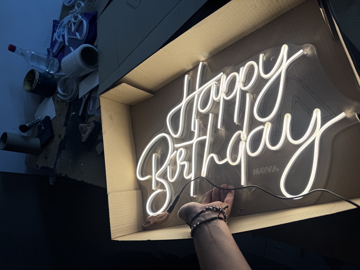 Neón Happy Birthday