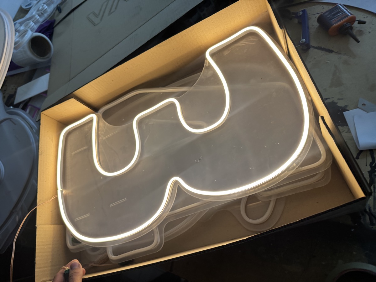 Número 3D iluminado